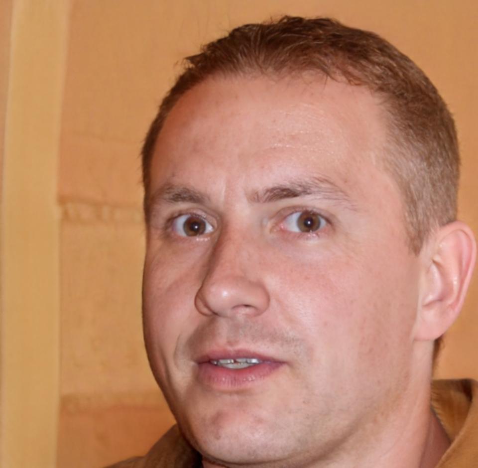 Program instructor with financial analysis expertise